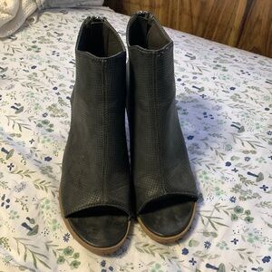 Women’s heels slightly worn